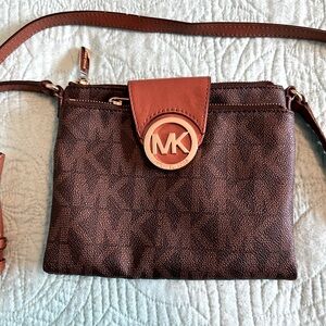 GUC. Michael Kors cross body bag